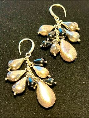 Elegant vintage 925 Italy Black and Silver Teardrop Cluster Dangling Earrings.
